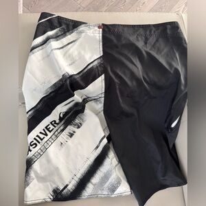 Quiksilver Black and White Men's Board Shorts like new
